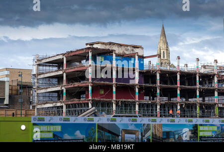 Vecchio Broadmarsh deposito autobus, auto park e il centro commerciale sotto demoliton, Nottingham, Nottinghamshire, Regno Unito - 3 Aprile 2018 Foto Stock