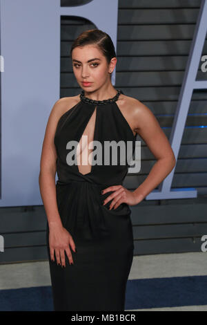 Vanity Fair Oscar Party 2018 si è tenuto presso il Wallis Annenberg Center for the Performing Arts di Beverly Hills, la California offre: Charli XCX Dove: Los Angeles, California, Stati Uniti quando: 04 Mar 2018 Credit: Sheri Determan/WENN.com Foto Stock