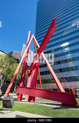 Contrassegnare DiSuvero, 'Shoshone,' scultura di metallo, 1982, Citigroup Center di Los Angeles, California, Stati Uniti d'America Foto Stock