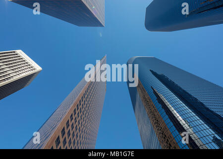 Vista da sud Grand Avenue di grattacieli, il centro cittadino di Los Angeles, California, Stati Uniti d'America Foto Stock