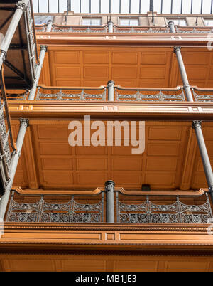 La lobby del Bradbury Building, 304 South Broadway at West 3rd Street nel centro di Los Angeles, California. Foto Stock