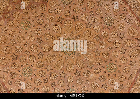 Dettaglio di stucco in gallerie del Mausoleo di Uljaytu, Sultaniyya, Iran Foto Stock