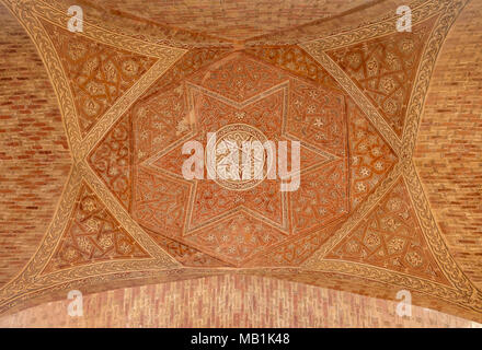 Dettaglio di stucco in gallerie del Mausoleo di Uljaytu, Sultaniyya, Iran Foto Stock