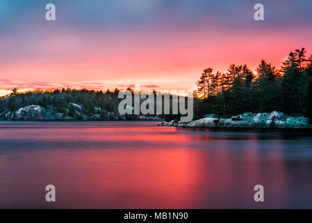 Tramonto colorato a Killarney Provincial Park in Ontario. Foto Stock