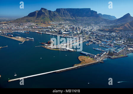 Dal porto di Città del Capo, V & A Waterfront, CBD e Table Mountain e Cape Town, Sud Africa - aerial Foto Stock