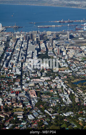 Cape Town CBD e Table Bay, Sud Africa - aerial Foto Stock