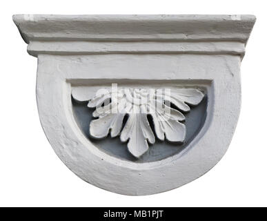 Un standard di stampaggio per un edificio a forma di fiore è fatto di intonaco bianco. Isolato su bianco Foto Stock