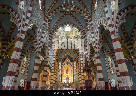 Bogotà, Colombia - 24 agosto 2017: Santuario Nuestra Señora del Carmen antica chiesa in Candelaria a Bogotà, in Colombia. Foto Stock