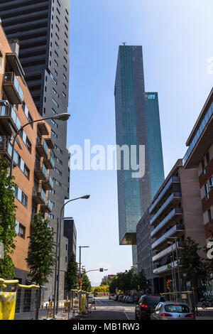 Barcellona, Spagna, 6 giugno 2017: Il Melia Barcelona Sky Hotel è un moderno grattacielo che spicca nel ventiduesimo distretto di Barcellona con un alto urb Foto Stock