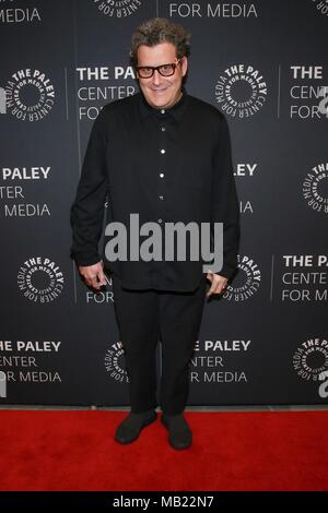 New York, NY, STATI UNITI D'AMERICA. 5 apr, 2018. Isaac Mizrahi presso gli arrivi per pronto a guardare la TV e la moda, Paley Centre for Media, New York, NY, 5 aprile 2018. Credito: Jason Mendez/Everett raccolta/Alamy Live News Foto Stock