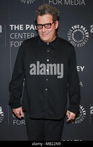 New York, NY, STATI UNITI D'AMERICA. 5 apr, 2018. Isaac Mizrahi presso gli arrivi per pronto a guardare la TV e la moda, Paley Centre for Media, New York, NY, 5 aprile 2018. Credito: Jason Mendez/Everett raccolta/Alamy Live News Foto Stock