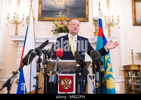 Ambasciatore russo presso la Dott.ssa Alexander Yakovenko conferenza stampa, London, Regno Unito - 05 Aprile 2018 Foto Stock