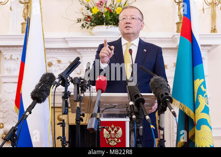 Ambasciatore russo presso la Dott.ssa Alexander Yakovenko conferenza stampa, London, Regno Unito - 05 Aprile 2018 Foto Stock