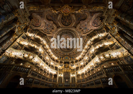 16 marzo 2018, Germania, Bayreuth: Dopo sei anni di lavori di ristrutturazione, il Margravial Opera House ri-apre le sue porte il 12 aprile 2018. Foto: Daniel Karmann/dpa Foto Stock