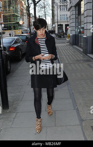 Londra, Regno Unito. 5 aprile 2018. Tracey Thorn vista al quartier generale della BBC. L'ex membro della band "Everything But the Girl" ha visto lasciare la BBC Studio. Crediti: PatPhoto/ Alamy News Foto Stock