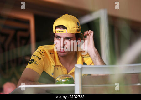 Sakhir, Bahrain. 05 apr, 2018. Motorsports: FIA Formula One World Championship 2018, il Gran Premio del Bahrain,#55 Carlos Sainz (ESP, Renault ), Credito: dpa/Alamy Live News Foto Stock