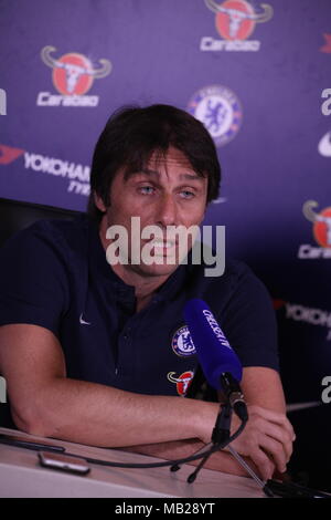 Cobham, Surrey, Regno Unito 6 apr, 2018 Antonio Conte, il Chelsea Football Club Manager, discute il suo team prospettive in Premier League contro il West Ham United FC., domenica. Credito: Motofoto/Alamy Live News Foto Stock