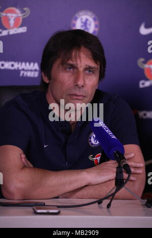 Cobham, Surrey, Regno Unito 6 apr, 2018 Antonio Conte, il Chelsea Football Club Manager, discute il suo team prospettive in Premier League contro il West Ham United FC., domenica. Credito: Motofoto/Alamy Live News Foto Stock