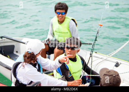 ISAF nazioni emergenti Programma, Langkawi, Malesia. Chi-Chian Wu da Taiwan, TPEWC1 Chih-Yuan Chu da Taiwan, TPECC2. 420, numero vela: 86168 in TPE Foto Stock