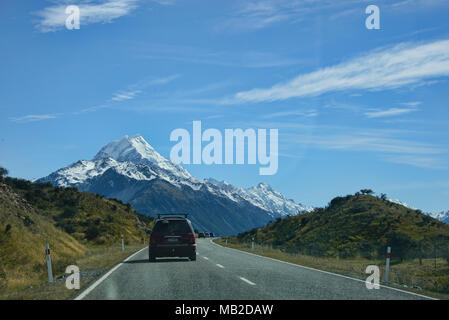 Viaggio a Mount Cook sorge sopra il Hooker Valley, Alpi del Sud, Nuova Zelanda Foto Stock