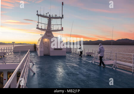 Ventus nave da crociera a vela nel Canale Beagle (ramo di nord-ovest), PN Alberto De Agostini, Tierra del Fuego, Patagonia, Cile Foto Stock
