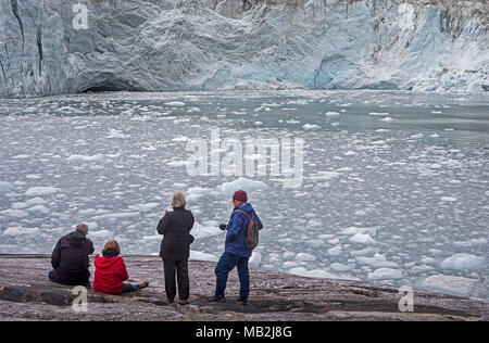 I turisti in ghiacciaio Pía, Canale Beagle (ramo di nord-ovest), PN Alberto De Agostini, Tierra del Fuego, Patagonia, Cile Foto Stock