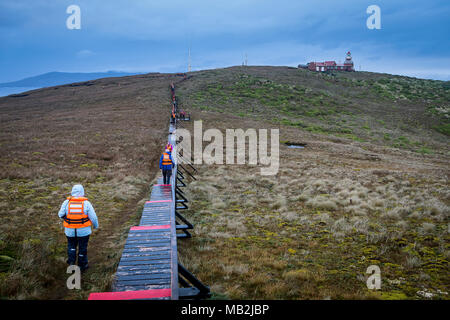 Esploratori a piedi faro, Capo Horn, Tierra de Fuego, Patagonia, Cile Foto Stock