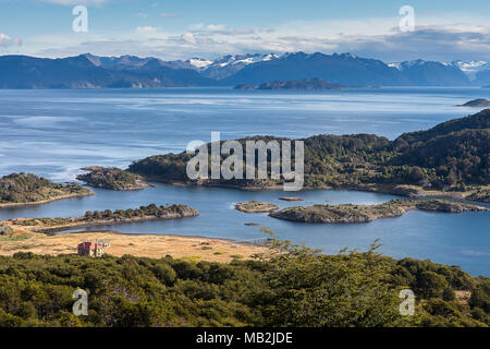 Vista panoramica della baia Wulaia, chiamato anche Caleta Wulaia, Isola Navarino,Tierra de Fuego, Patagonia, Cile Foto Stock