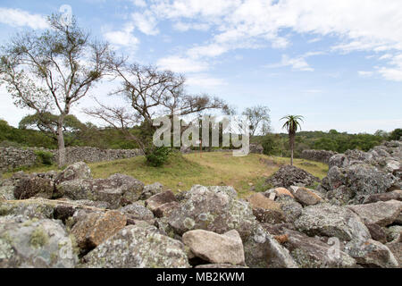 La cresta occidentale a contenitori di Grande Zimbabwe nei pressi di Masvingo nello Zimbabwe. Foto Stock