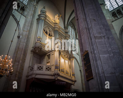 Utrecht, Paesi Bassi - 13 agosto 2016: l'organo della chiesa del Duomo fu costruito nel 1831 da Johan e Jonathan Batz. Foto Stock