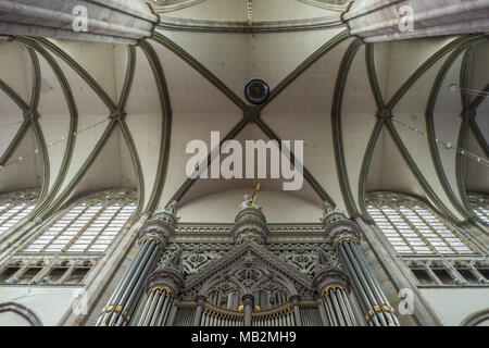 Utrecht, Paesi Bassi - 13 agosto 2016: l'organo della chiesa del Duomo fu costruito nel 1831 da Johan e Jonathan Batz. Foto Stock