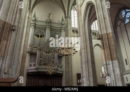 Utrecht, Paesi Bassi - 13 agosto 2016: l'organo della chiesa del Duomo fu costruito nel 1831 da Johan e Jonathan Batz. Foto Stock