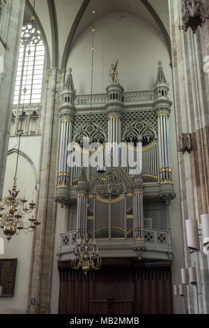 Utrecht, Paesi Bassi - 13 agosto 2016: l'organo della chiesa del Duomo fu costruito nel 1831 da Johan e Jonathan Batz. Foto Stock