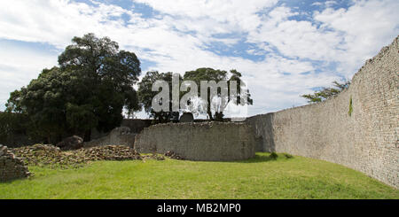 Il grande contenitore con grande Zimbabwe nei pressi di Masvingo nello Zimbabwe. I resti di edifici in muratura erano la capitale del regno di Zimbabwe duri Foto Stock