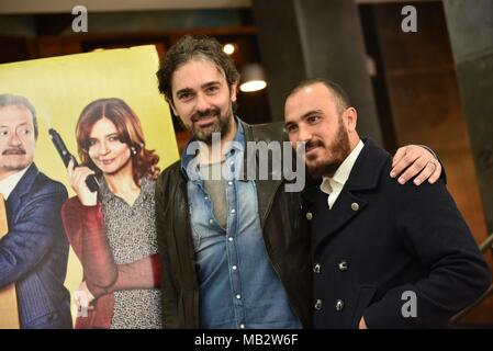 Napoli, Italia. 06 apr, 2018. Attore italiano (R)Francesco Di Leva con il regista Francesco Prisco(L)durante il Photocall del film italiano Bob & Marie al Cinema Metropolitan di Napoli. Credito: Paola Visone/Pacific Press/Alamy Live News Foto Stock