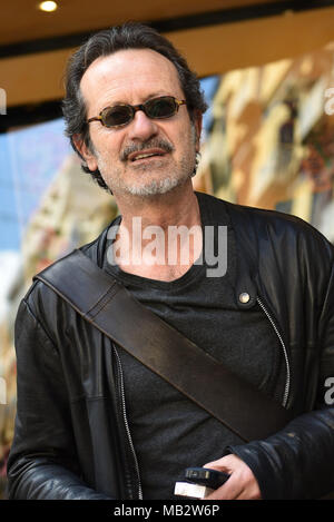 Napoli, Italia. 06 apr, 2018. Attore italiano Rocco Papaleo durante il Photocall del film italiano Bob & Marie al Cinema Metropolitan di Napoli. Credito: Paola Visone/Pacific Press/Alamy Live News Foto Stock