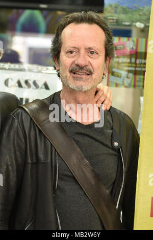 Napoli, Italia. 06 apr, 2018. Attore italiano Rocco Papaleo durante il Photocall del film italiano Bob & Marie al Cinema Metropolitan di Napoli. Credito: Paola Visone/Pacific Press/Alamy Live News Foto Stock
