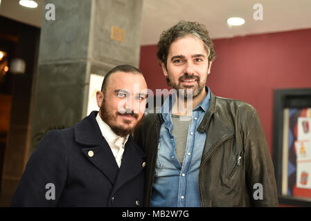 Napoli, Italia. 06 apr, 2018. Attore italiano (L)Francesco Di Leva con il regista Francesco Prisco(R) durante il Photocall del film italiano Bob & Marie al Cinema Metropolitan di Napoli. Credito: Paola Visone/Pacific Press/Alamy Live News Foto Stock