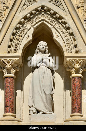 Londra, Inghilterra, Regno Unito. San Lorenzo e Maria Maddalena Fontanella all'estremità orientale del Carter Lane Gardens, attraverso la strada che da San Paolo..... Foto Stock