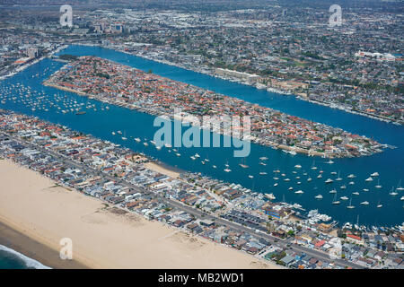 VISTA AEREA. Lido Isle. Newport Beach, Orange County, California, USA. Foto Stock