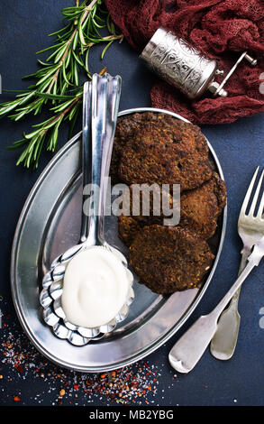 Frittelle di fegato su piastra, fritti frittelle di fegato, stock photo Foto Stock