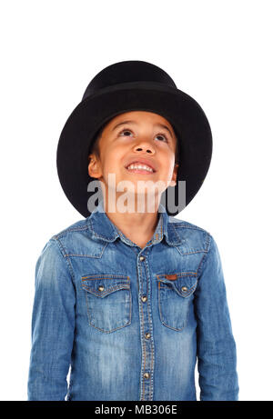 Latino ragazzo divertente con black top hat isolato su uno sfondo bianco Foto Stock