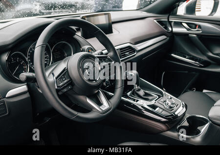Minsk, Bielorussia - 30 Marzo 2018: il lusso con interni neri di Mazda CX-9 Foto Stock