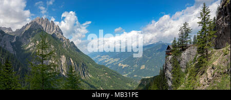 Dolomiti di Lienz e Dolomiti rifugio alpino, panorama, Amlach, Tirolo orientale, Austria Foto Stock