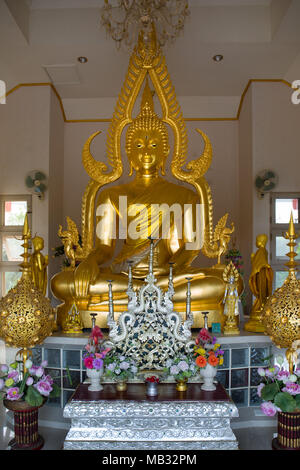 Riproduzione di Buddha Phra Phuttha Chinnarat, Wat Thung Setthi, Khon Kaen, Isan, Thailandia Foto Stock