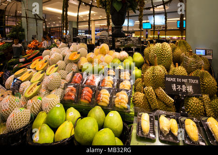 Durian e mango, frutto su un mercato in stallo il mercato Gourmet, Siam Paragon Shopping Centre, Pathum Distretto Wan, Bangkok Foto Stock