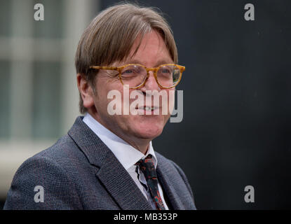 Del Parlamento europeo capo Brexit Guy Verhofstadt lascia Downing Street seguenti Brexit parla con David Davis, Londra, Regno Unito. Dotato di: Guy Verhofstadt dove: London, England, Regno Unito quando: 06 Mar 2018 Credit: Wheatley/WENN Foto Stock