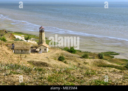 Lighthouse vicino a Merzhanovo. Mar di Azov, Rostov-on-Don faro sullo sfondo del paesaggio. Foto Stock