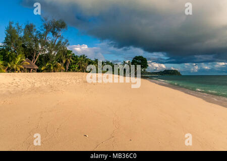 Paesaggio tropicale di Nosy Iranja, a sud di Nosy Be, Madagascar Foto Stock