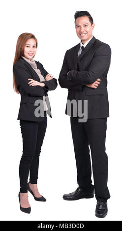 La gente di affari gruppo team permanente mano piegata sorriso, imprenditore e imprenditrice indossare tuta nera isolate su sfondo bianco Foto Stock